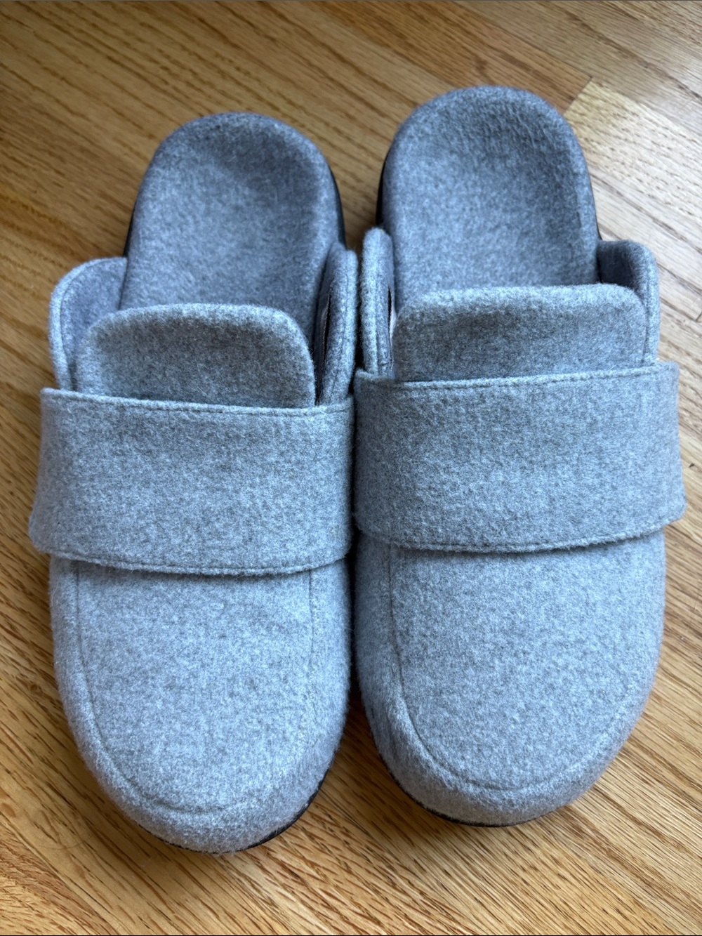 Vionic size 7 Light Gray Slip-On Felt with Velcro strap Slippers